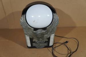 lot 93 image: Milwaukee Harley Davidson Lamp Alarm Clock AMFM Radio
