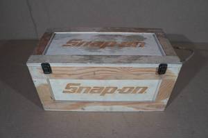lot 114 image: Snap-On Wooden Tool Box