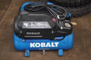 lot 141 image: Kobalt 3-Gallon Air Compressor