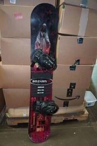 lot 153 image: Division 23 162cm Snowboard with Bindings