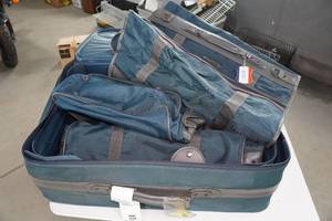 lot 185 image: 5-Piece Luggage Set