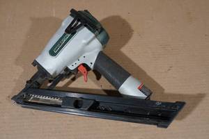lot 211 image: Masterforce Air Nailer