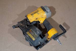 lot 212 image: DeWalt Air 15-Degree Coil Siding Nailer