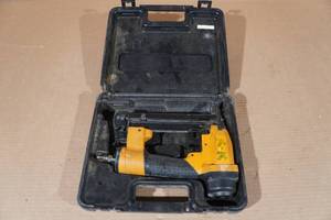 lot 215 image: Bostitch S32 SX Air Stapler