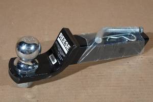 lot 229 image: Reese 7500lb Hitch Reciever with 2 Ball