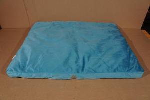 lot 241 image: Mindful Modern Velvet Zabuton Meditation Mat