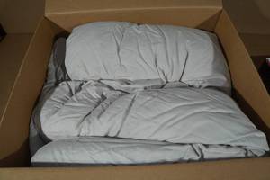 lot 242 image: Twin Comforter
