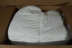 lot 256 image: Queen Pillow Mattress Topper