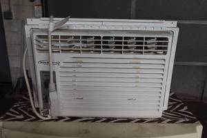 lot 263 image: Soleus Air 5400 BTU Window Air Conditioner
