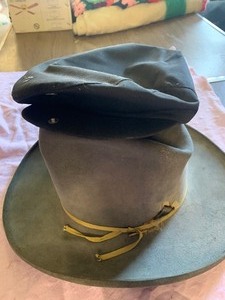 lot 8 image: Hard hats, beret, cowboy hat