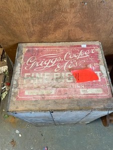 lot 11 image: Wood box, shelves, dish drainer