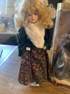 lot 17 image: 3 porcelain dolls