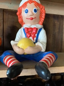 lot 47 image: 3 Ceramic raggedy AndyAnn figurines