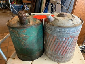 lot 52 image: Vintage sprayer, 3 gas cans, shower seat