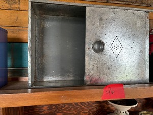 lot 26 image: Bread box, vacuum