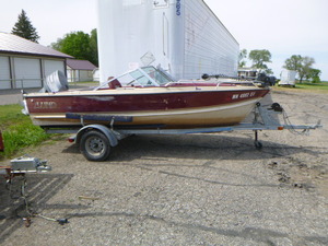 lot 2 image: 1984 Lund 16 Boat with 1989 Escort Boat Trailer