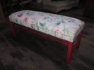 lot 105 image: (HG) Bench - Wood Frame  Cushion Seat - 48 x 16 12 x 20 H