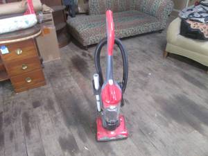 lot 109 image: (HG) Dirt Devil Upright Vacuum Cleaner