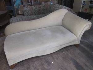 lot 111 image: (HG) Lounge Sofa...