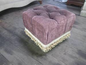 lot 125 image: (HG) Foot Rest - 18 x 18 x 16