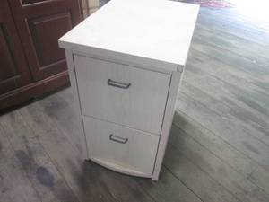 lot 128 image: (HG) 2-Drawer Cabinet - 17 x 24 x 29 H