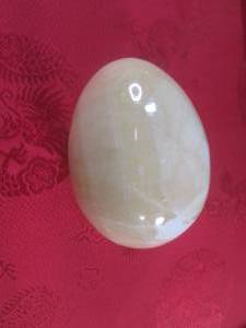 lot 77 image: (FS) Polished Stone Egg - Approx 2 34 x 2