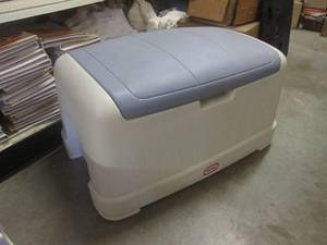 lot 137 image: (A-4) Large Little Tikes Toy Box