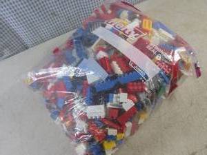 lot 160 image: (D-3) Legos - Jumbo Size Hefty Zip-Lock Bag Full
