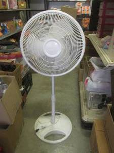 lot 206 image: (BR1) Galaxy 3-Speed Oscillating Pedestal Fan - Works