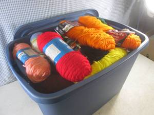 lot 212 image: (G-1) 18 Gallon Totee Full of Yarn with Lid