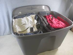lot 213 image: (G-1) Tote with Lid Full of Assorted Jeans