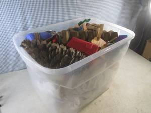 lot 219 image: (F-2) Tote Full of Small Decor Etc
