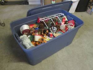 lot 225 image: (EW4) 34 Gallon Tote with Lid Full of Misc