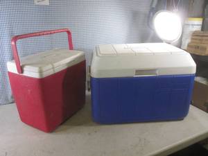 lot 221 image: (A-3T) 2 Coleman Coolers 21 x 15 x 14 34 H and 14 x 9 12 x 14 H