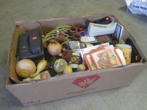 lot 238 image: (EW5) Box Full of Misc Smalls
