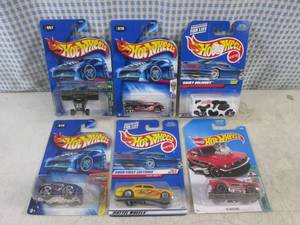lot 380 image: Assorted Hot Wheels in Packaging...