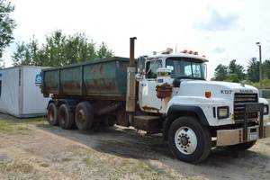 2000 Mack RD600S Roll-off Truck