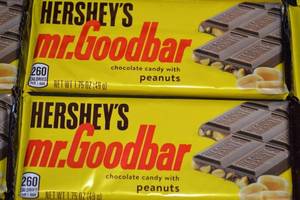 Lot of 10 Hersheys Mr. Goodbar Chocolate Candy with Peanuts 1.75 oz Bars