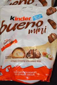 Lot of 8 Kinder Bueno Mini Packs - Crispy Creamy Chocolate Bites