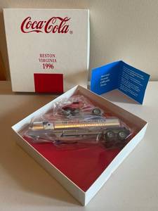 lot 101 image: MAIN - Coca-Cola Collectors Club Reston Virginia 1996 Collectible Truck