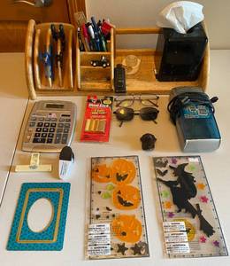 lot 249 image: MAIN - Various Office Supplies and Decorative Items Lot