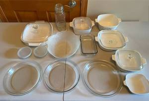 lot 255 image: MAIN - Vintage Corning Ware & Pyrex Cookware Collection