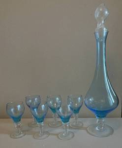 lot 269 image: MAIN - Glass Decanter and PartyLite Collection