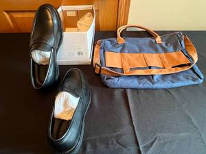 lot 373 image: MAIN - Mens Leather Loafers (Size 9) and Canvas Tote Bag Lot
