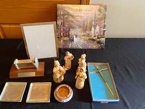 lot 376 image: MAIN - Assorted Decorative Husk Figures and Collectible Items