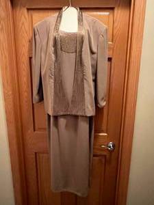 lot 388 image: MAIN - Jill Paige Originals Womens Formal Dress Suit - Approx. Size 12