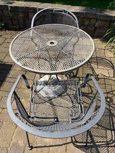 lot 400 image: BCK PRCH - Metal Patio Table and Chairs Set
