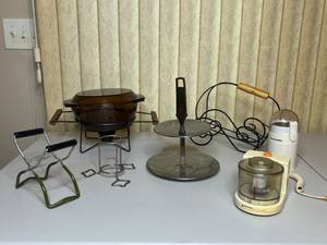 lot 119 image: MAIN - Vintage Kitchen Accessories Lot