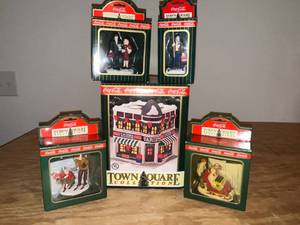 lot 23 image: BASEMENT - Coca-Cola Town Square Collection Figurines and Variety Store Set