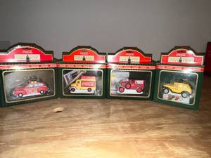 lot 27 image: BASEMENT - Coca-Cola Town Square Collection Die-Cast Vehicles - Set of 4